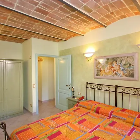 Appartement Sleeps 4 Air Con T239908